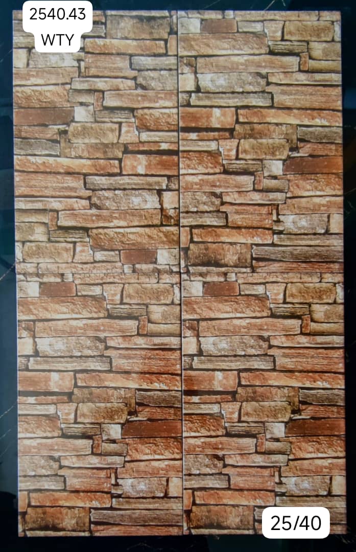 Apportez du cachet et un aspect naturel à vos murs avec ce carrelage imitation pierre rustique. Son design réaliste reproduit l'effet des pierres empilées dans des tons chauds et terreux, parfait pour créer une ambiance authentique et chaleureuse. Idéal pour les façades, cuisines, salons ou murs décoratifs intérieurs. Format pratique 25x40 cm.