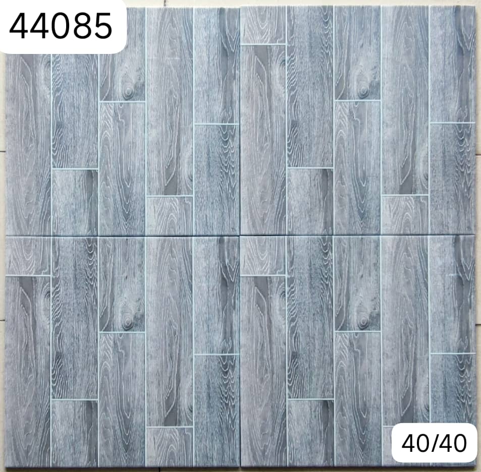Carrelage Effet Bois Gris – Élégance Moderne, Format 40x40 cm (Réf. 44085)