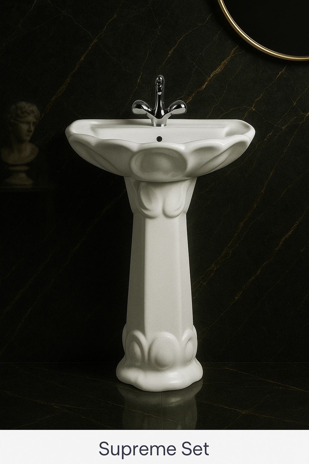 Élégant lavabo sur pied en céramique blanche, au design sculpté et raffiné. Idéal pour apporter une touche de luxe et de tradition à votre salle de bain.